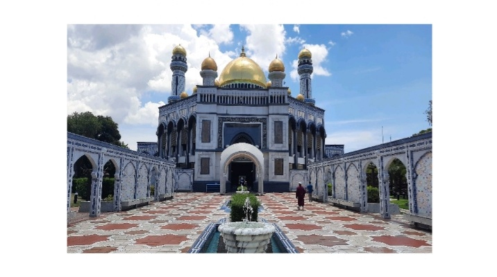 Mengunjungi Masjid Hassanil Bolkiah: Permata Arsitektur Islam di Brunei Darussalam